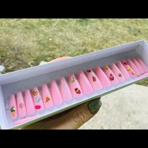Press on nails